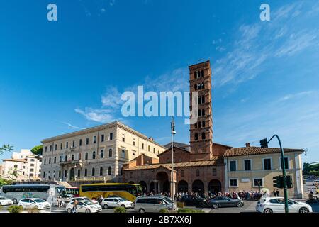 Basilica di Santa Maria in Cosmedin (in italiano: Basilica di Santa Maria in Cosmedin) a Roma, Italia. Bocca della verità (la bocca della Verita) Foto Stock