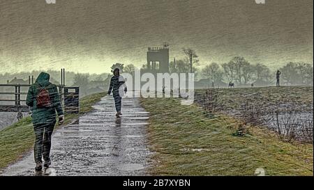 Milngavie, Glasgow, Scozia, Regno Unito, 18 marzo 2020: Regno Unito Meteo:tempeste di neve e sole su Craigmaddie serbatoi la sede della fornitura di acqua per la città di Glasgow. Copywrite Gerard Ferry/ Alamy Live News Foto Stock