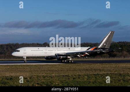 G-POWH Boeing 757 di Titan Airways all'Aeroporto Internazionale di Bristol (EGGD) il 21 dicembre 2019 Foto Stock