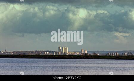 Milngavie, Glasgow, Scozia, Regno Unito, 18 marzo 2020: Regno Unito Meteo:tempeste di neve e sole su Craigmaddie serbatoi la sede della fornitura di acqua per la città di Glasgow. Copywrite Gerard Ferry/ Alamy Live News Foto Stock