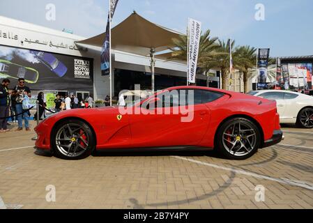 DUBAI, Emirati Arabi Uniti - 16 NOVEMBRE: La Ferrari 812 Superfast sportscar è sul Motor Show di Dubai 2019 il 16 novembre 2019 Foto Stock