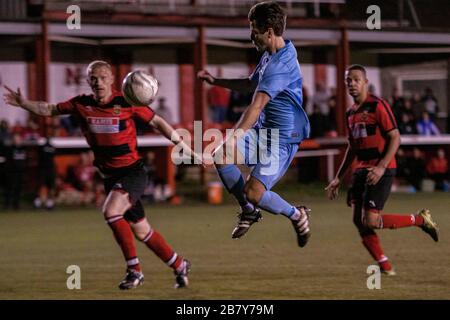 Caerau Ely / Llanelli Town nella semifinale della Coppa della Lega gallese ad Afan Lido il 5 aprile 2017. Lewis Mitchell/YCPD. Foto Stock