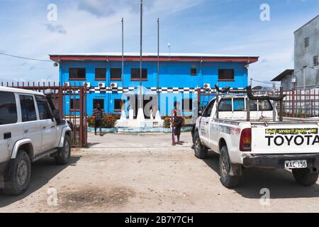 dh WEWAK PAPUA NUOVA GUINEA Police station building compound Foto Stock