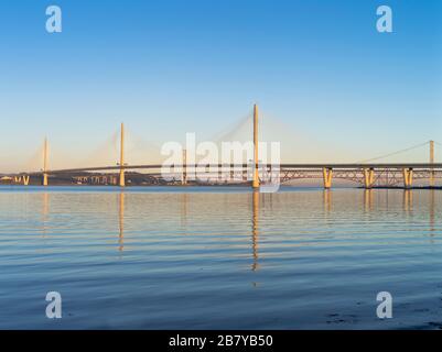 dh St Margarets Crossing RIVER FORTH FORTH BRIDGE Scottish tre ponti attraverso il fiume Forth Scozia Foto Stock