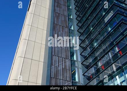 Facciata di un edificio moderno nel centro di Birmingham, Regno Unito Foto Stock