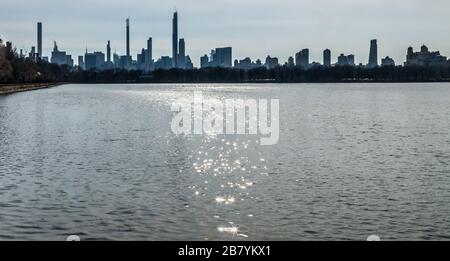 New York, USA, 18 Mar 2020. Central Park Reservoir nella città di New York. Credito: Enrique Shore/Alamy Foto d'archivio Foto Stock