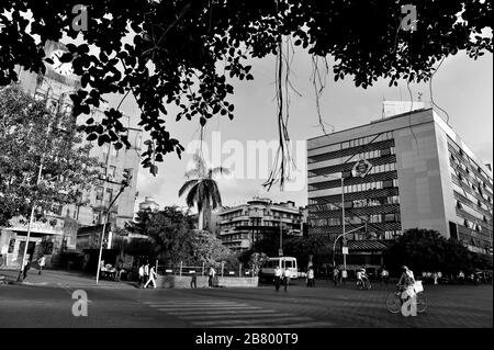 Stazione ferroviaria di Churchgate, Industrial Assurance Building, Bombay, Mumbai, Maharashtra, India, Asia Foto Stock