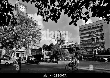 Stazione ferroviaria di Churchgate, Industrial Assurance Building, Bombay, Mumbai, Maharashtra, India, Asia Foto Stock