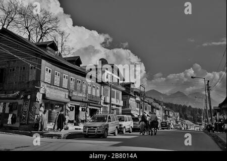 Market Road, Pahalgam, Kashmir, Jammu e Kashmir, India, Asia Foto Stock