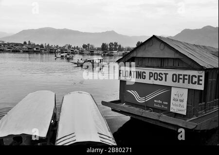 Ufficio postale galleggiante, Nehru Park, 190001, Srinagar, Kashmir, Jammu e Kashmir, India, Asia Foto Stock