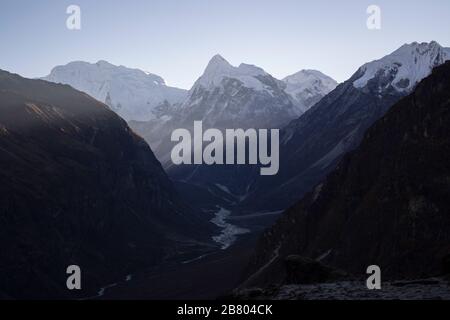 Langtang Himalaya, Nepal. Mattina presto il giorno due del Ganja la Pass Trek Foto Stock