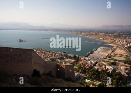 Nauplia. Penisola del Peleponese. Golfo Argolico. Mare di Egean, Mediterraneo. Grecia (Hellas), Europa. Foto Stock