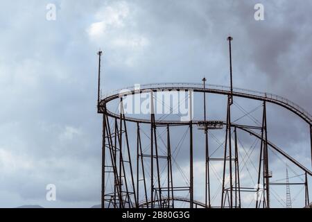 dettaglio delle curve a rulli e del telaio in acciaio Foto Stock