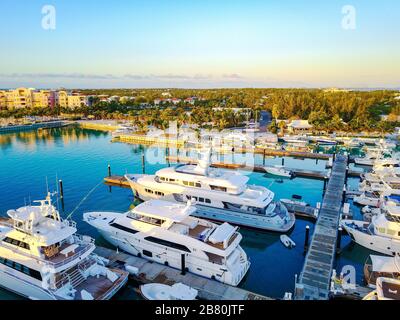 Splendido scenario dell'alba al porto turistico di Turks E Caicos Foto Stock