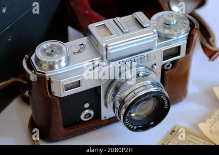 BUCURESTI, ROMANIA - Mar 15, 2020: Vecchia vintage russo Kiev rangefinder foto macchina fotografica e obiettivo Foto Stock