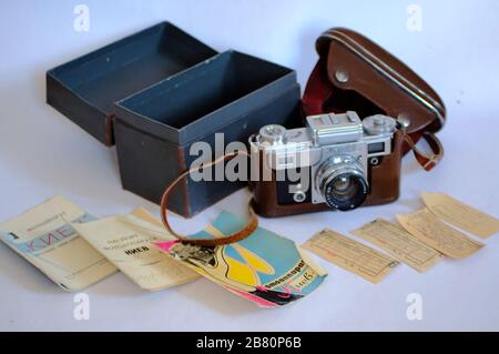 BUCURESTI, ROMANIA - Mar 15, 2020: Vecchia vintage russo Kiev rangefinder foto macchina fotografica e obiettivo Foto Stock