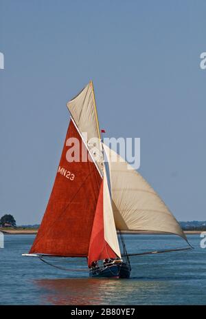 L'ostrica Essex smack Martha II in piena vela, goosewinging Foto Stock