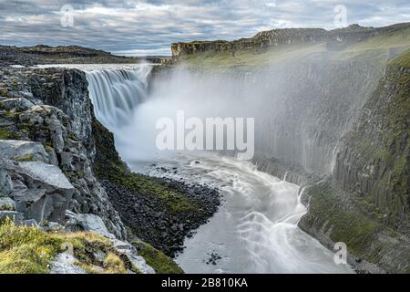 La famosa Dintifoss nel nord dell'Islanda è una delle più grandi cascate d'Europa Foto Stock