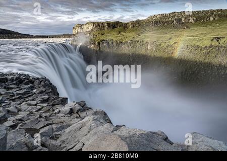 La famosa Dintifoss nel nord dell'Islanda è una delle più grandi cascate d'Europa Foto Stock