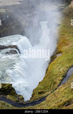 La cascata Gullfoss all'alba è la più grande cascata dell'Islanda Foto Stock