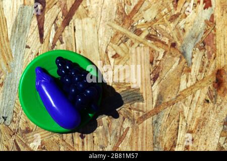 Immagine dei piatti per bambini da vicino. Spazio di copia. Vista dall'alto Foto Stock