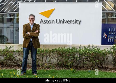Il Professor David Bailey, Professor of Industrial Strategy presso la Aston Business School di Birmingham. Professore di Economia aziendale presso la Birmingham Business School dell'Università di Birmingham. È stato fotografato nel campus dell'Aston University. Foto Stock