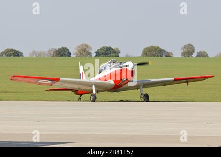 A DE HAVILLAND CANADA DHC-1 CHIPMUNK 22 presso Sywell Aerodrome, Northamptonshire nel 2011 Foto Stock