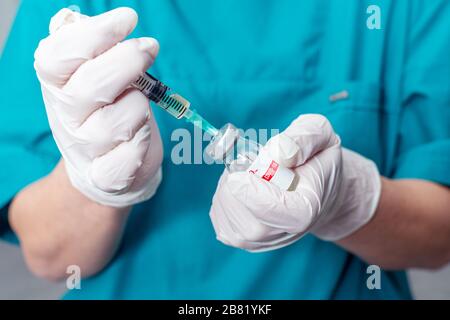 Preparazione del vaccino per il trattamento e la cura contro il virus Corona. Il virus Corona è in uscita Foto Stock