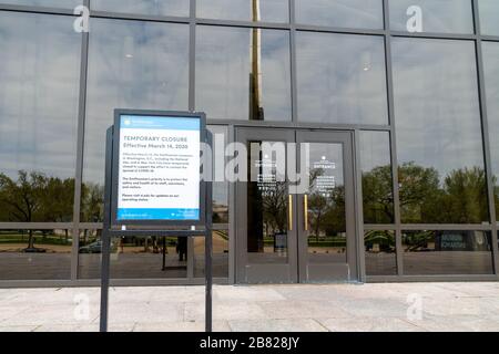 Smithsonian National and Space Museum è stato chiuso a causa delle distanze sociali dalla Pandemia COVID-19. Foto Stock