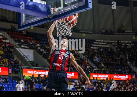 San Cristobal della Laguna, Spagna. 19 Mar 2020. Maximo Fjellerup, n. 10 di San Lorenzo de Almagro in azione durante la FIBA Intercontinental Cup Tenerife 2020 - prima semifinale tra Segafredo Virtus Bologna e San Lorenzo de Almagro al Pabellón Santiago Martín, San Cristobal de la Laguna - Tenerife. (Punteggio finale: Segafredo Virtus Bologna - San Lorenzo de Almagro 75-57) (Foto di Davide di Lalla/Pacific Press) Credit: Pacific Press Agency/Alamy Live News Foto Stock