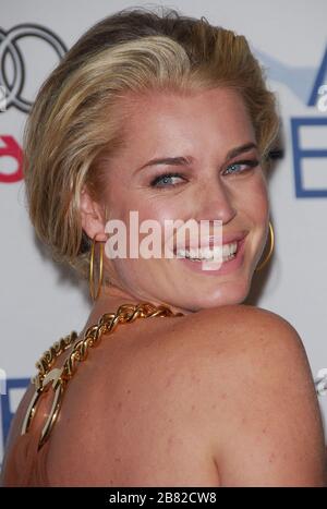 Rebecca Romijn al 'Lies & Alibis' AFI FEST 2006 Screening tenuto al cinema ARCLIGHT di Hollywood, CA. L'evento si è svolto venerdì 10 novembre 2006. Foto di: SBM / PictureLux - riferimento file 33984-9161SBMPLX Foto Stock