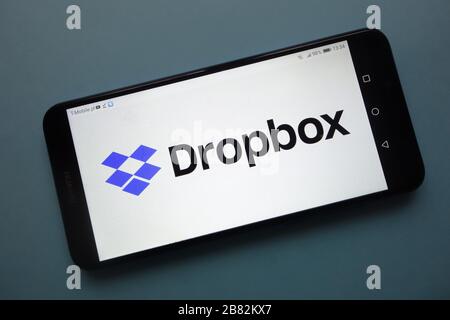 Logo Dropbox sullo smartphone Foto Stock