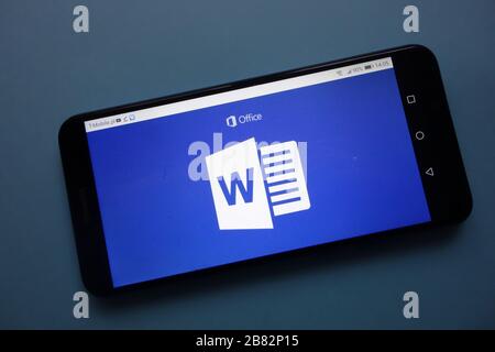 Logo Microsoft Word visualizzato sullo smartphone Foto Stock