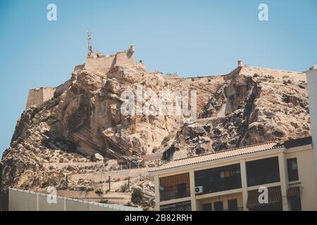 Castello di Santa Barbara di Alicante Spagna - Vista prospettica dal basso Foto Stock