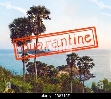 Quarantena dovuta all'epidemia di coronavirus covid19 Phomthep o Promthep grotta icona di Phuket, Thailandia. Vista aerea dalla macchina fotografica del drone della grotta di Phromthep Foto Stock