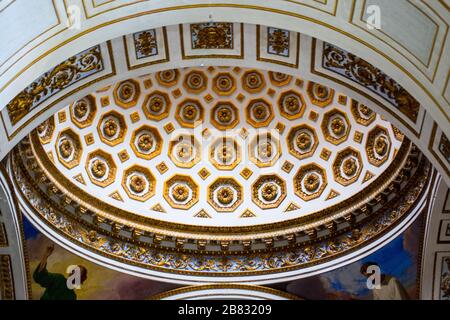 Napoli, Italia, settembre 2017. Vista interna neoclassica della cupola una delle piccole stanze della cappella di San Severo. Foto Stock