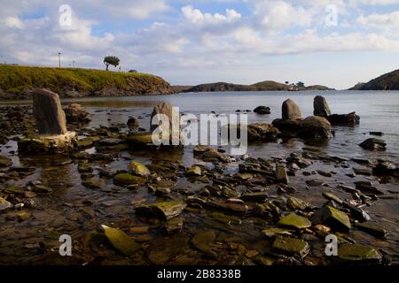 Il litorale di Port Lligat, il villaggio dove il pittore Salvador Dali visse in Costa Brava, Girona, Spagna. Foto Stock