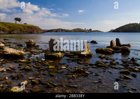 Il litorale di Port Lligat, il villaggio dove il pittore Salvador Dali visse in Costa Brava, Girona, Spagna. Foto Stock