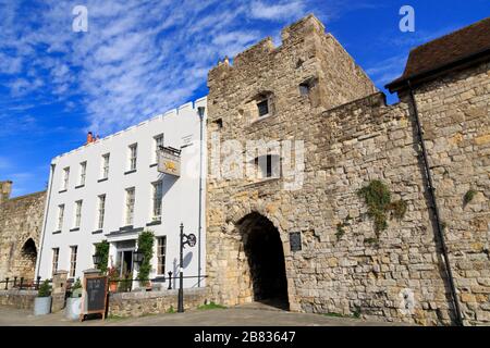 Westgate in Town Walls, Southampton, Hampshire, Inghilterra, Regno Unito Foto Stock