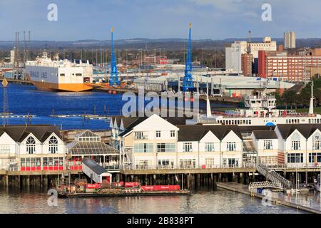 Città Quay nel Porto di Southampton, Hampshire County,l'Inghilterra,Regno Unito Foto Stock