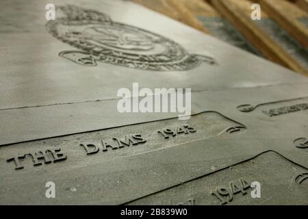 Memoriale ai membri dello squadrone del RAF del 617 che morì durante la seconda guerra mondiale, Woodhall Spa, Lincolnshire, Regno Unito. Foto Stock