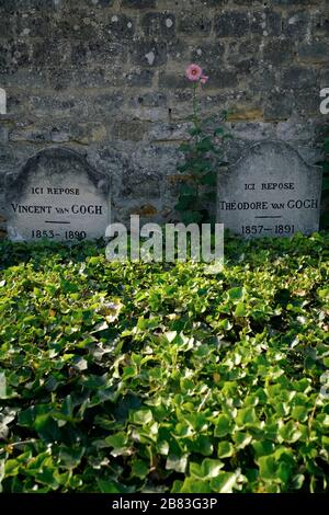La tomba di Vincent Van Gogh e Theo van Gogh nel cimitero Auvers-sur-Oise.Auvers-sur-Oise.France Foto Stock