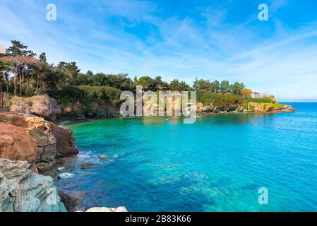 Il piccolo villaggio con spiagge uniche e famosa località di Agia Pelagia, Heraklion, Creta, Grecia. Foto Stock