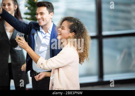 La gente di affari parte celebrazione il concetto di successo Foto Stock
