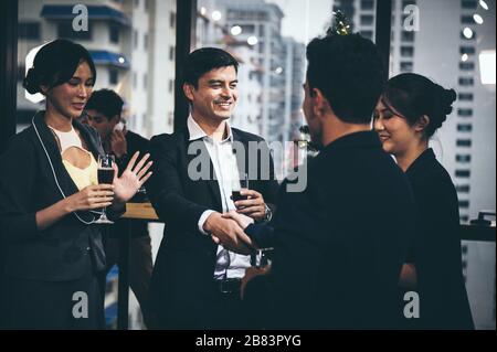 La gente di affari parte celebrazione il concetto di successo Foto Stock