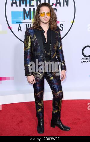 Los Angeles, Stati Uniti. 19 Mar 2020. (FILE) Andrew Watt Prove positive per Coronavirus COVID-19. LOS ANGELES, CALIFORNIA, USA - NOVEMBRE 19: Il musicista Andrew Watt (Andrew Wotman) arriva agli American Music Awards 2017 che si tengono presso il Microsoft Theatre L.A. Live il 19 novembre 2017 a Los Angeles, California, Stati Uniti. (Foto di Xavier Collin/Image Press Agency) Credit: Image Press Agency/Alamy Live News Foto Stock