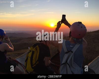 Alto Cebadilla,Monteverde/Costa Rica-January 24 2019: Equitazione tour in montagna Monteverde - popolare attrazione turistica in Costa Rica. Foto Stock