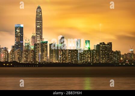 Shenzhen, Shenzhen Bay Park tramonto scenario, skyline edificio città Foto Stock