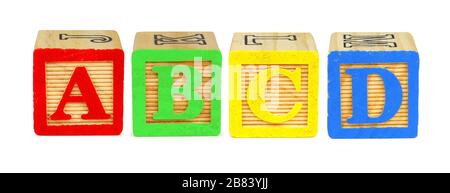 A B C D blocchi di lettere di giocattoli di legno isolati su bianco Foto Stock
