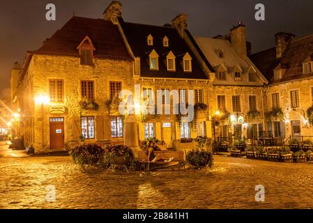 Quebec, Canada 3 settembre, 2018:belle case nella città vecchia Quebec di notte Quebec City QC Canada Foto Stock